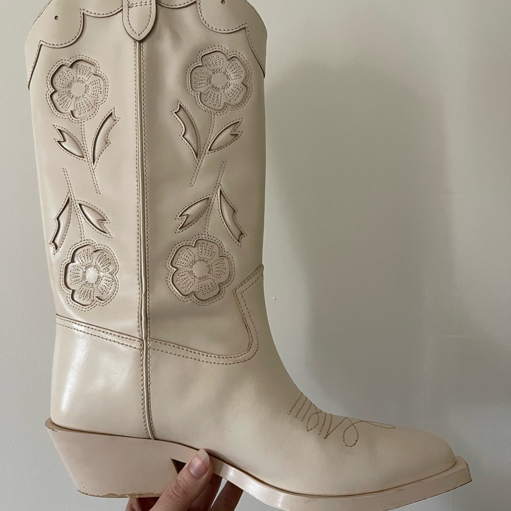 Women's Ivory Floral Embroidered Western Boots - Picture 7 of 8